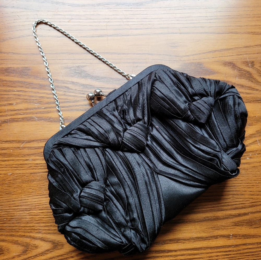 LA REGALE | BLACK SATIN EVENING BAG - Picture 3 of 4